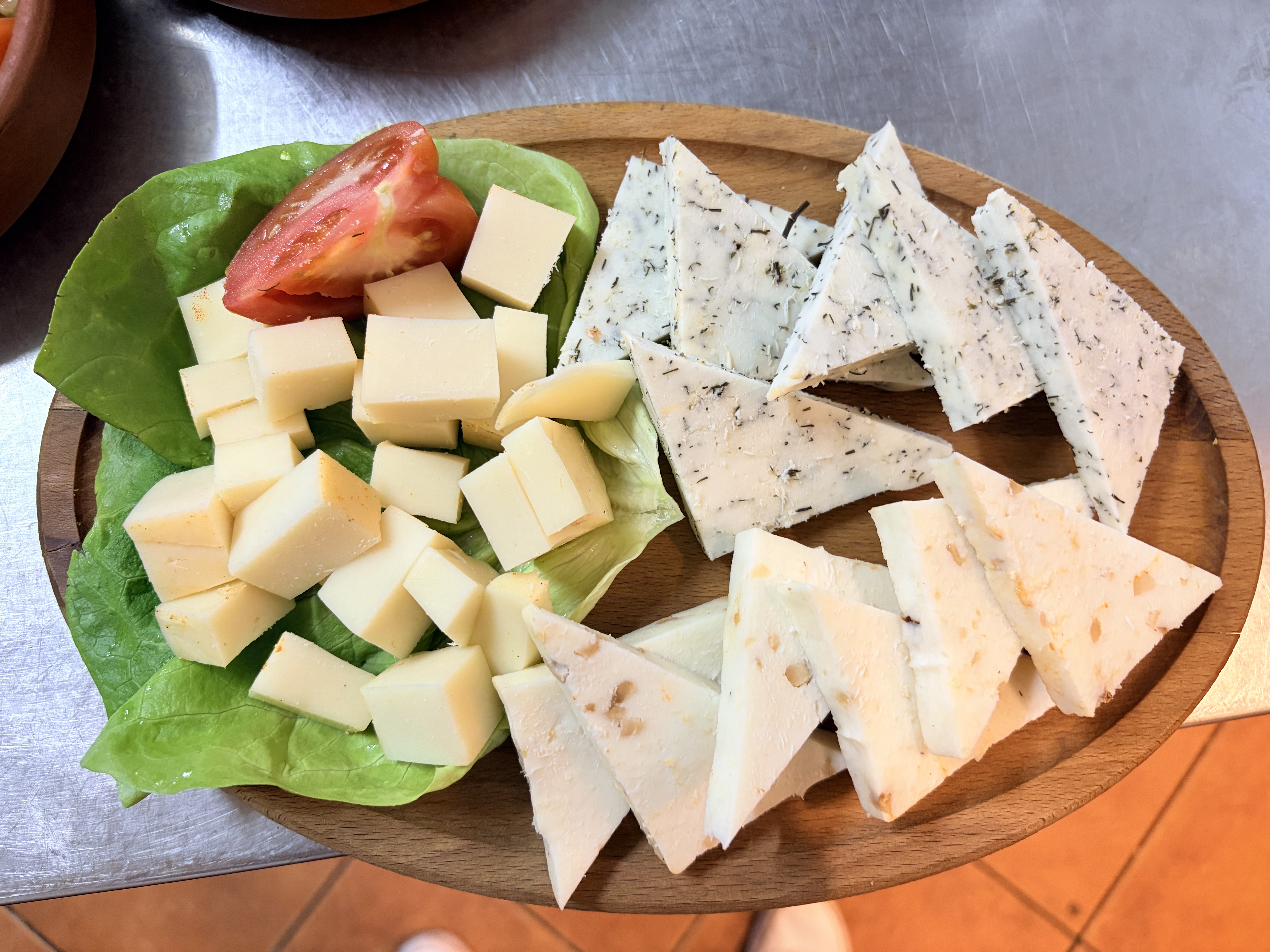 Kozji sir sa mirođijom